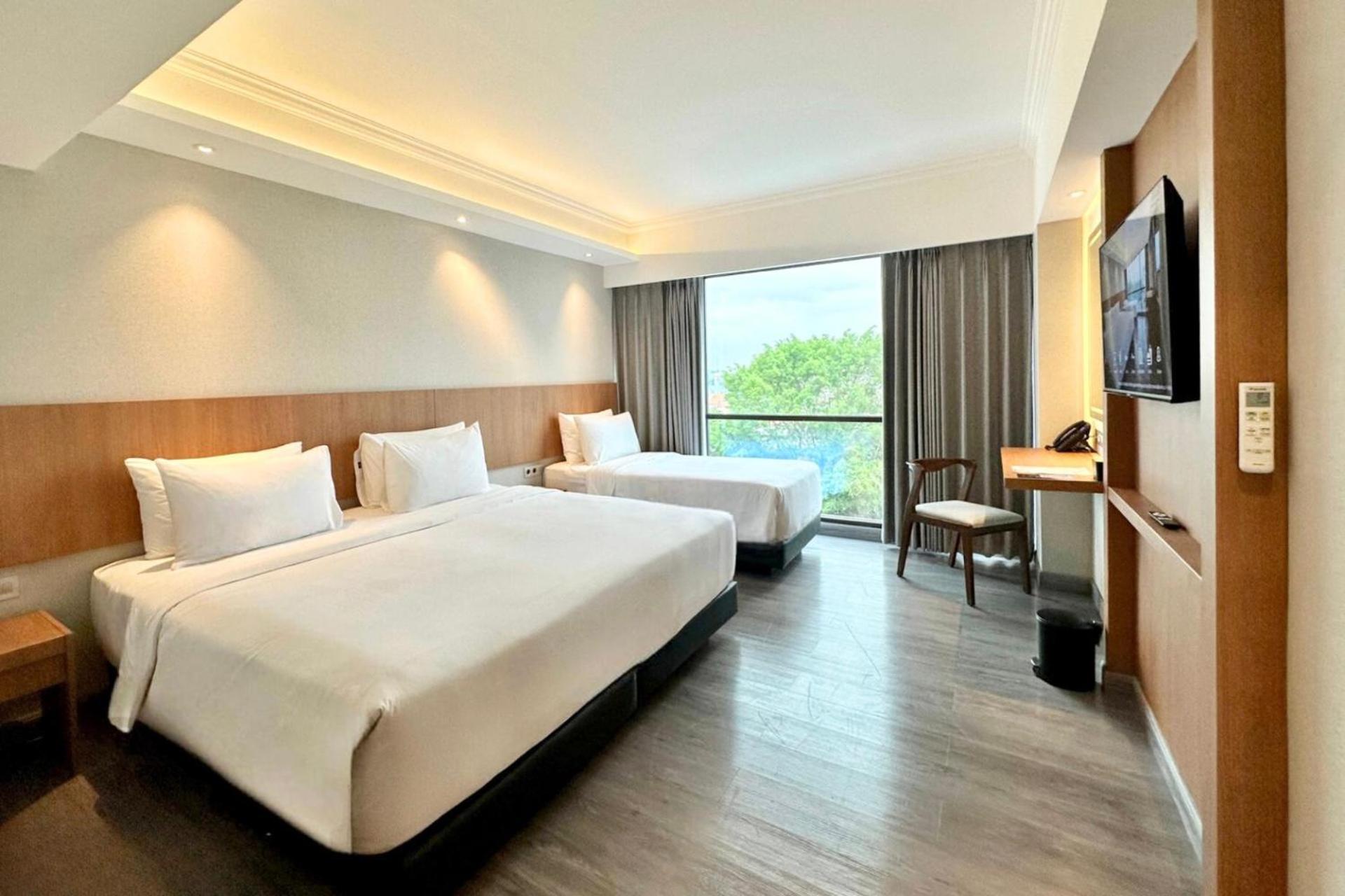 The Malioboro Hotel & Conference Center Yogyakarta Exterior photo