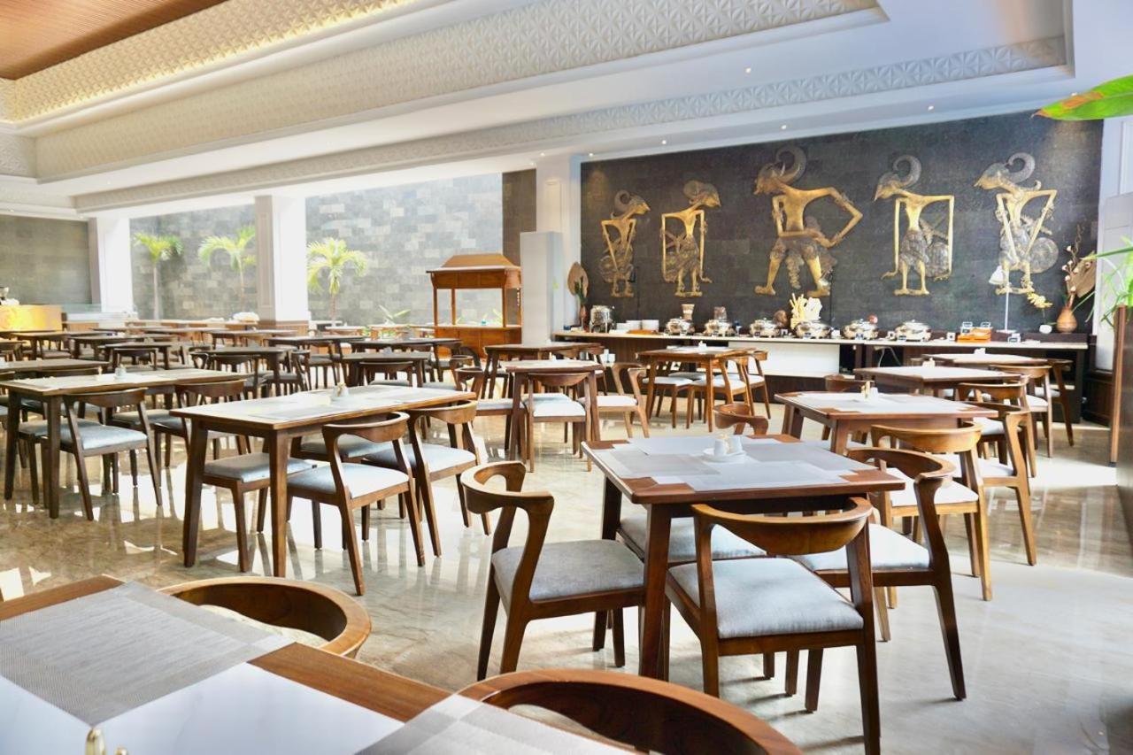 The Malioboro Hotel & Conference Center Yogyakarta Exterior photo