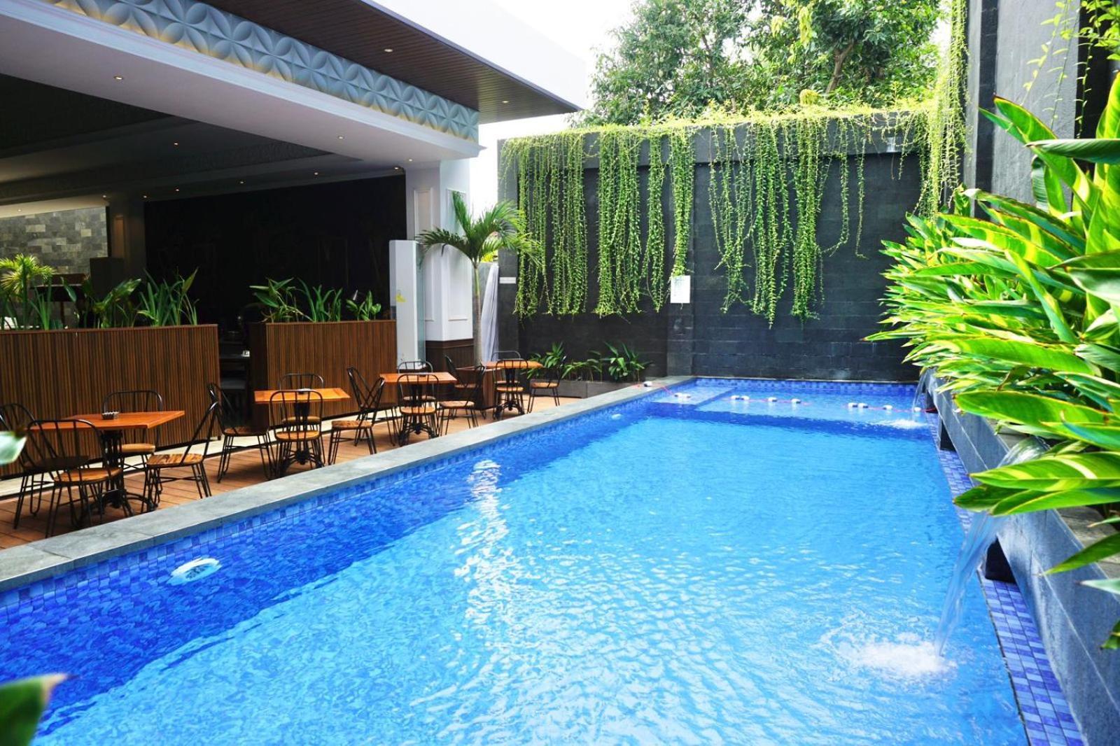 The Malioboro Hotel & Conference Center Yogyakarta Exterior photo